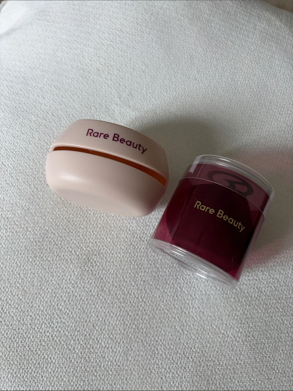 Rare Beauty soft touch makeup blending sponge w case